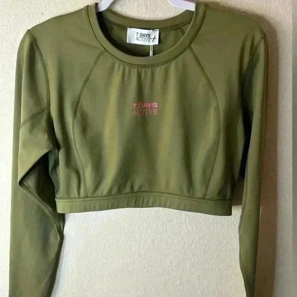 7 DAYS ACTIVE Cropped Long Sleeve Top in Capulet Olive - Picture 2 of 4